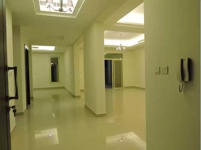 Résidentiel Propriété prête 4 chambres S / F Villa autonome  a louer au Al-Sadd , Doha #10035 - 1  image 